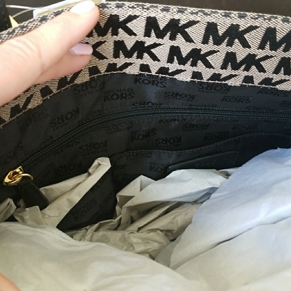 🔴SOLD🔴Michael Kors Tote Bag - Picture 5 of 8